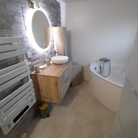 Belle Maison Avec Jardin Et Terrasse *